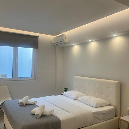 Purple- Lux Studio 2' From Metro Petralona เอเธนส์ ภายนอก รูปภาพ