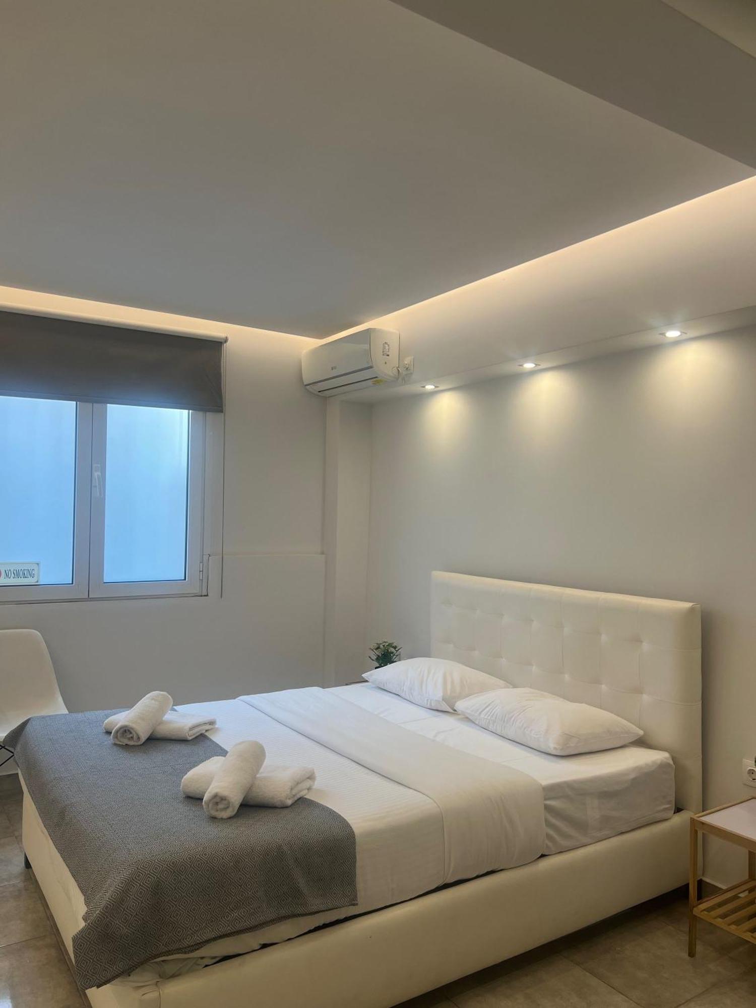Purple- Lux Studio 2' From Metro Petralona เอเธนส์ ภายนอก รูปภาพ