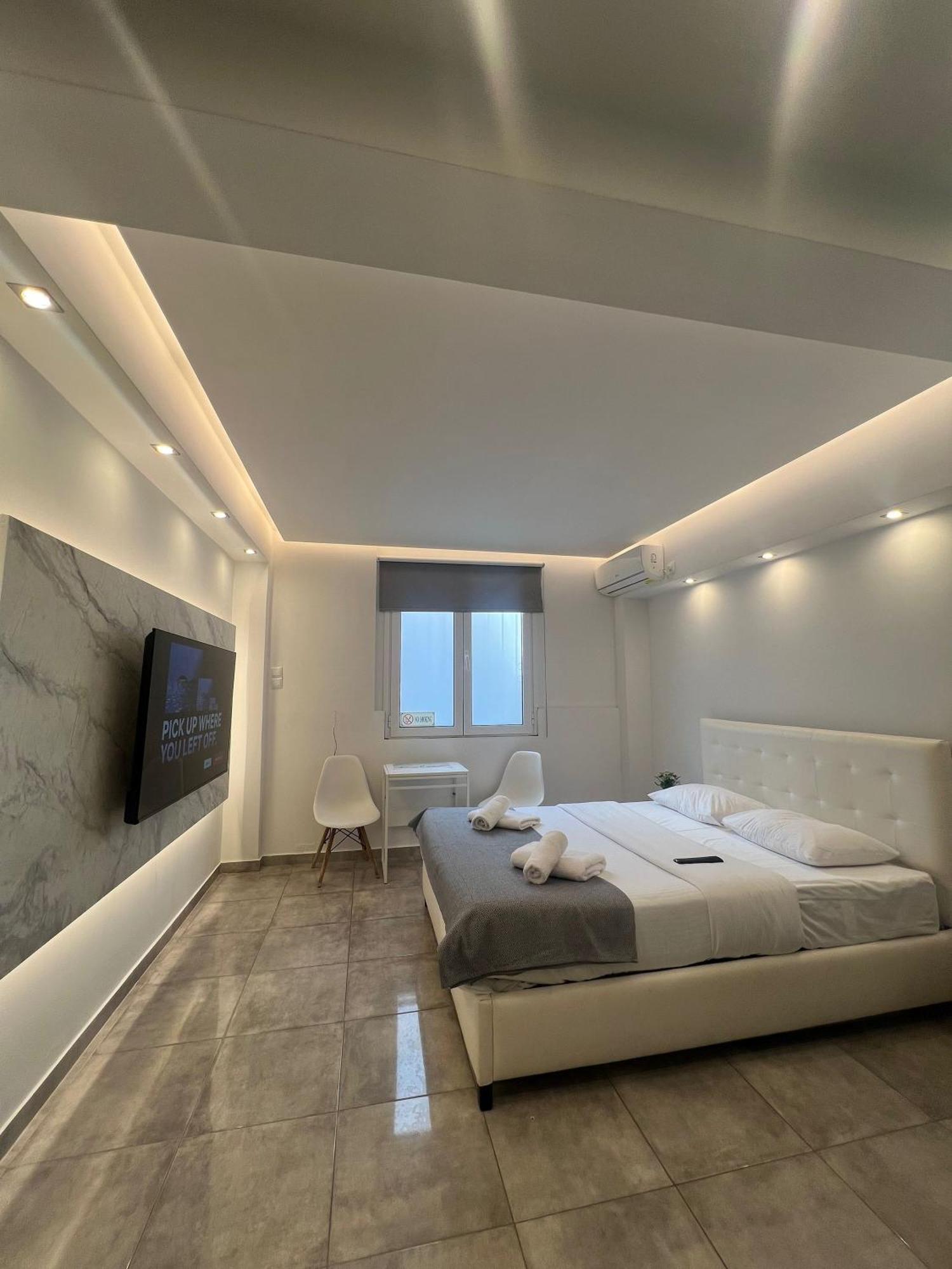 Purple- Lux Studio 2' From Metro Petralona เอเธนส์ ภายนอก รูปภาพ